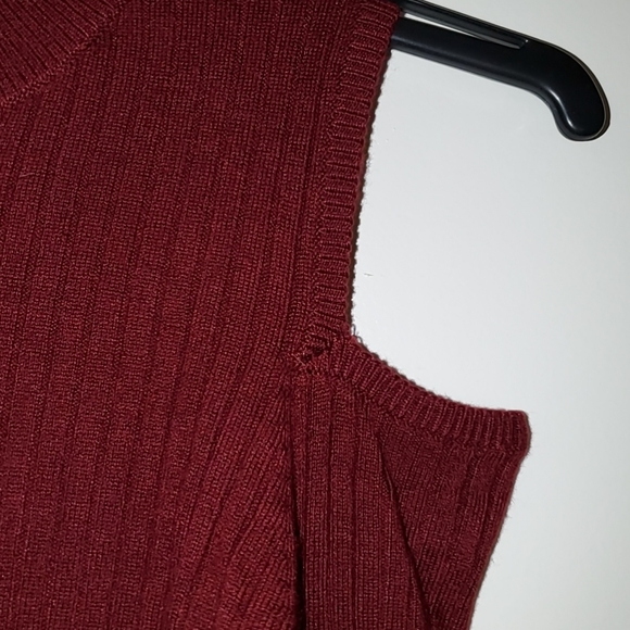 Off shoulder top - Picture 2 of 2